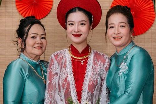 Mẹ đẻ và mẹ vợ Hồ Quang Hiếu gây chú ý