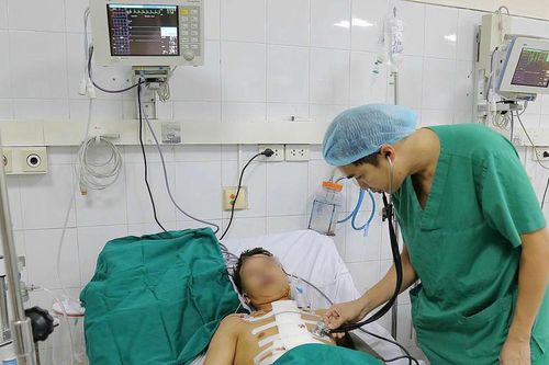 Quảng Ninh: Cứu sống bệnh nhân bị thương thấu tim
