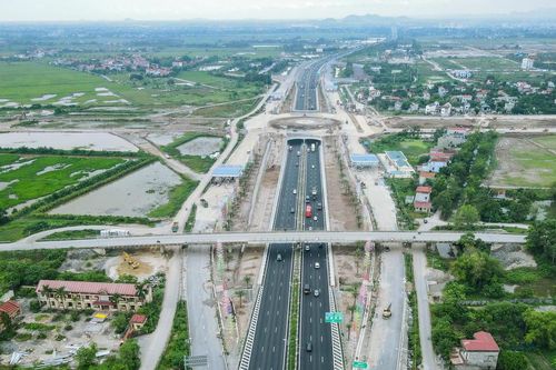 Cận cảnh nút giao 3 tầng gần 1.400 tỷ đồng, sắp hoàn thành ở Ninh Bình
