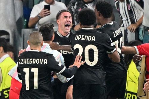 Phút bù giờ điên rồ ở Champions League