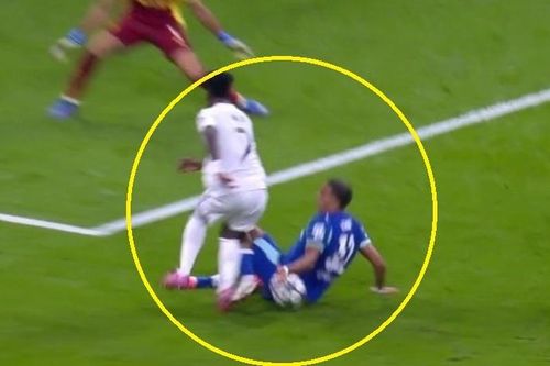 Quyết định gây phẫn nộ trong trận thắng của Real Madrid