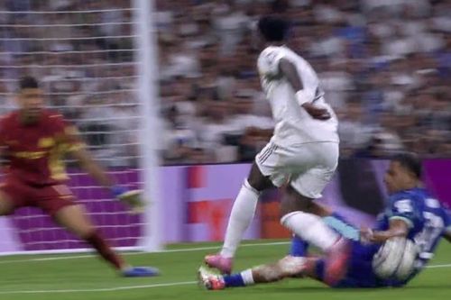 Quả penalty dành cho Real bị coi là scandal