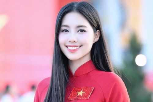 Á hậu Châu Anh được thăng quân hàm Trung úy
