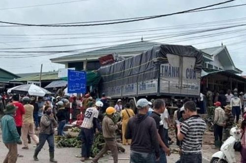 Khởi tố tài xế lao xe vào chợ ở Lao Bảo khiến nhiều người thương vong