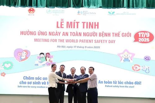 Chăm sóc sức khỏe cho trẻ sơ sinh và trẻ nhỏ: an toàn từ lúc chào đời