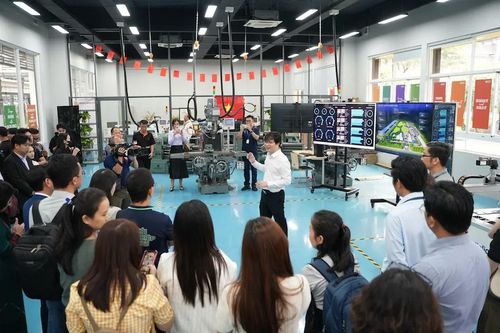 Uni Tour 2025: EIU – tiên phong ươm mầm tương lai cho chuyển đổi xanh