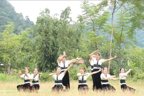 Gắn phong trào văn hóa, văn nghệ với phát triển du lịch cộng đồng ở Mường Bang