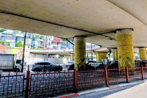 Hàng loạt bãi xe dưới gầm cầu đã được di dời sau vụ cháy xe tại cầu Vĩnh Tuy