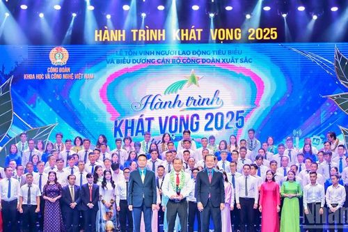 Công đoàn Khoa học và Công nghệ tôn vinh người lao động tiêu biểu và cán bộ công đoàn xuất sắc