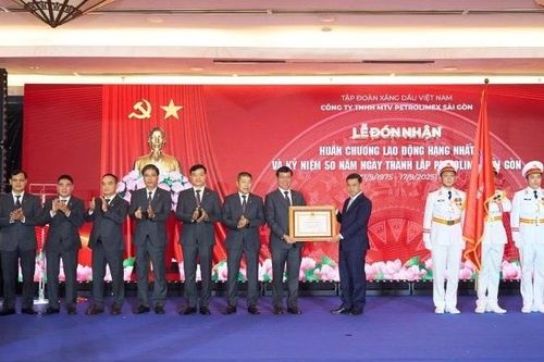 Petrolimex Sài Gòn đón nhận Huân chương Lao động hạng Nhất