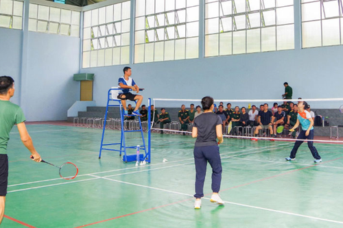 Khuyến khích cán bộ tập luyện cầu lông