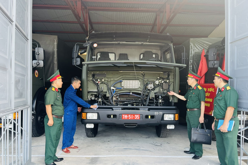 Cục Hậu cần-Kỹ thuật (Tổng cục Hậu cần-Kỹ thuật) kiểm tra tại Lữ đoàn 971