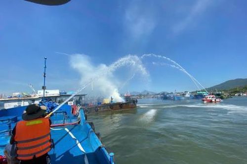 Nâng cao kỹ năng ứng phó sự cố cháy, nổ tàu thuyền tại Âu thuyền Thọ Quang