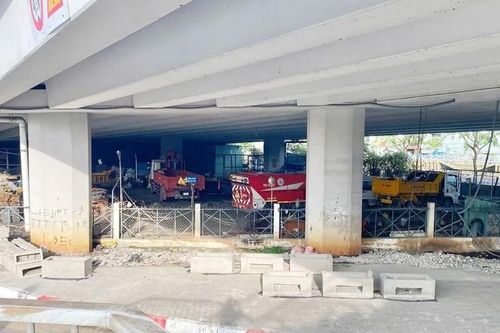 Nhiều gầm cầu vẫn bị chiếm dụng làm bãi giữ xe