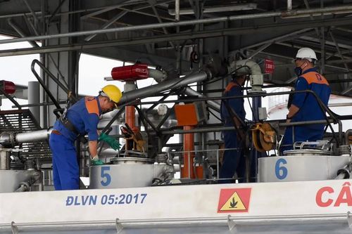 Petrolimex Sài Gòn trao tặng 5 tỷ đồng cho Quỹ 'Vì người nghèo' TPHCM