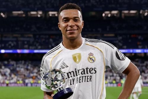 Mbappe sánh vai Cristiano Ronaldo, vượt Van Gol