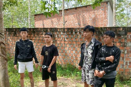 Quảng Ngãi: Nhóm thanh thiếu niên thuê xe ô tô, dùng hung khí chặn đường cướp tài sản