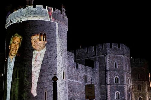 4 người bị bắt vì chiếu hình ông Trump và Epstein lên Lâu đài Windsor