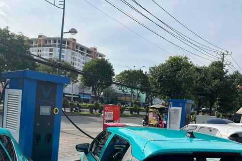 Nở rộ trạm sạc, đổi pin xe điện