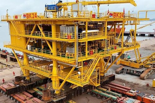 Vietsovpetro lắp đặt thành công Khối thượng tầng giàn BK-24, mỏ Bạch Hổ