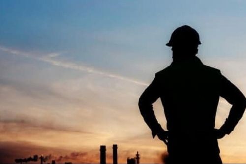CEO Chevron thách thức dự đoán của IEA
