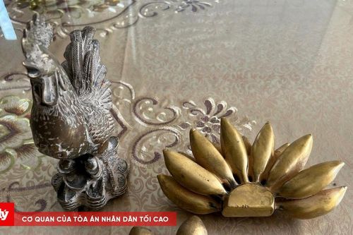 Tống đạt quyết định khởi tố đối tượng lừa đảo chiếm đoạt tài sản