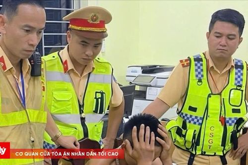 Bị chặn bắt liên quan ma túy, vẫn livestream