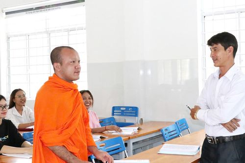 Điều hiếm thấy về giảng viên 8X người Khmer lấy bằng tiến sĩ ở nước ngoài