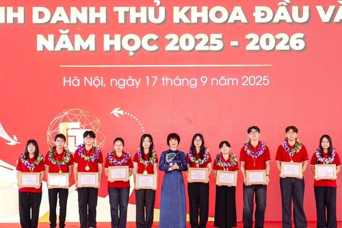 2 thủ khoa toàn quốc năm 2025 chọn học ĐH Ngoại thương