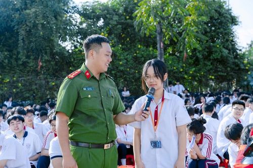 Đẩy mạnh tuyên truyền an toàn giao thông trong trường học