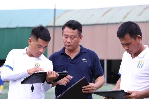 Âu Văn Hoàn và những trăn trở với công tác huấn luyện bóng đá trẻ ở Sông Lam Nghệ An