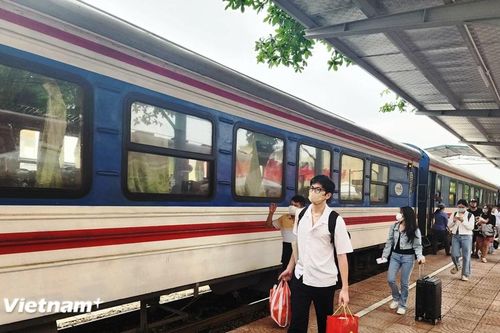 Chạy thử nghiệm tàu hỏa đưa đón cán bộ, viên chức Hải Phòng đi làm