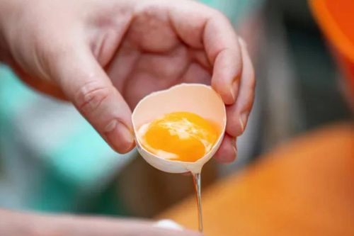 Có nên cho trứng vào ngăn đá để tách lòng đỏ dễ dàng hơn không?