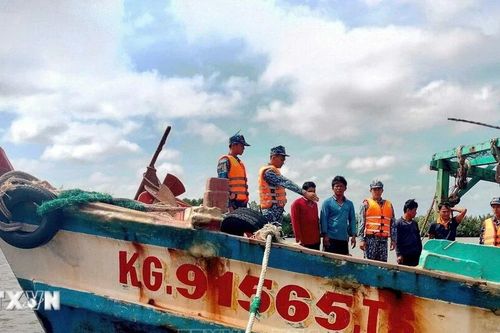 Phát hiện tàu chở hơn 110.000 lít dầu DO không rõ nguồn gốc ở vùng biển Tây Nam