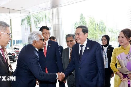 Chủ tịch Quốc hội và Phu nhân thăm Trụ sở và làm việc với Tập đoàn Petronas