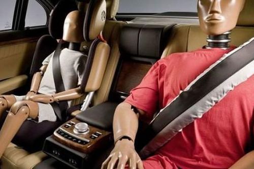 Không cài dây an toàn ở hàng ghế sau bị phạt bao nhiêu tiền?
