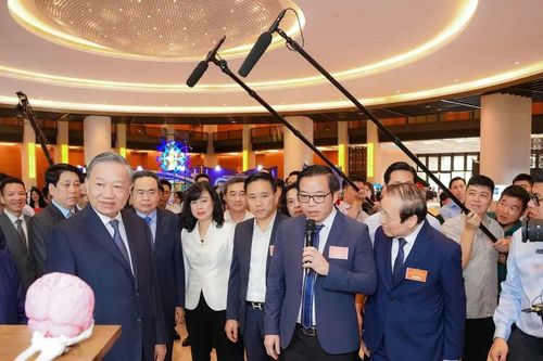 Vinmec gây ấn tượng với robot y tế 'Make in Vietnam'