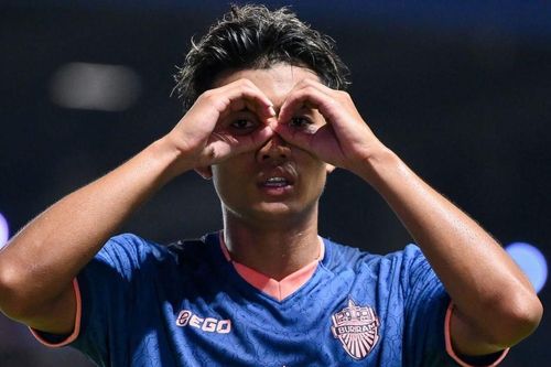 Siêu sao Thái Lan Suphanat rực sáng ở AFC Champions League