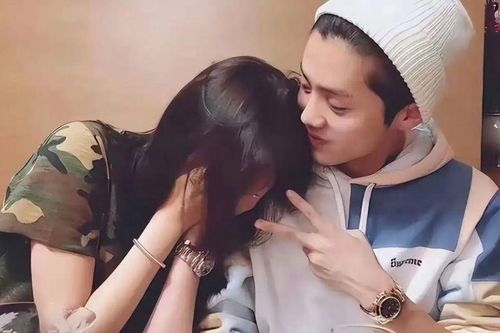 Một cặp đôi nổi tiếng hẹn hò 8 năm lộ rõ 'hint' chia tay