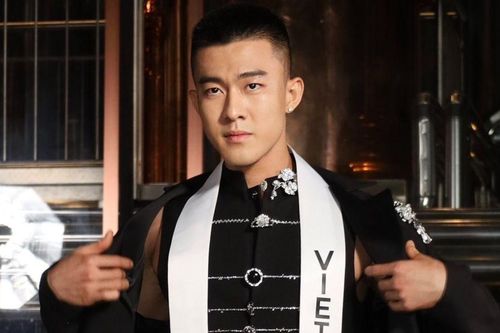Khán giả quốc tế sốc vì Công Vinh mặc vest với quần bơi ở Mister International 2025