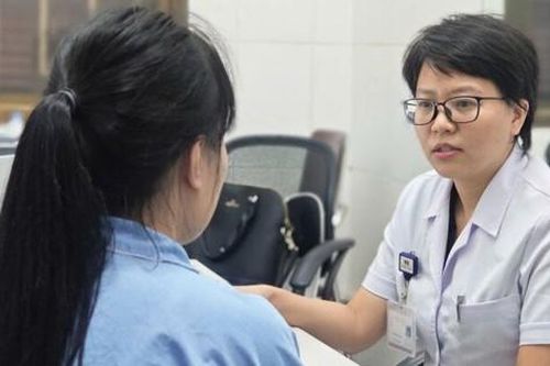 Con bị loạn thần, bố mẹ nhầm tưởng là tính cách 'mộng mơ'