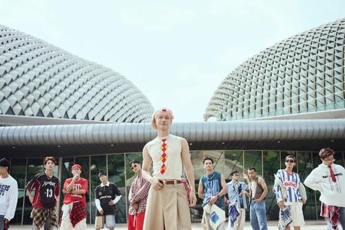 JSOL ra mắt MV 'Tính lười' với bối cảnh là các địa danh nổi tiếng tại Singapore
