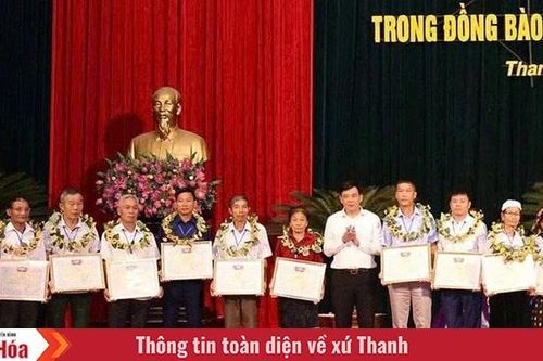 Những 'cánh chim đầu đàn' xây dựng bản làng