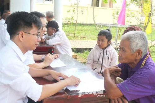 Quyền của con không phụ thuộc vào tình trạng hôn nhân của cha mẹ