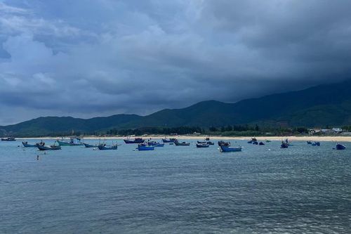 Vùng biển Gia Lai có sóng lớn, đất liền mưa giông cục bộ