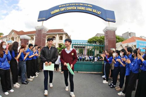 Ðặt giáo dục và đào tạo vào vị trí trung tâm trong phát triển quốc gia