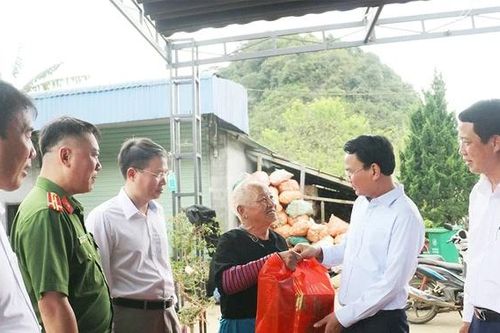 Bí thư Tỉnh ủy Đặng Xuân Phong thăm và làm việc với Ban Thường vụ Đảng ủy xã Pà Cò