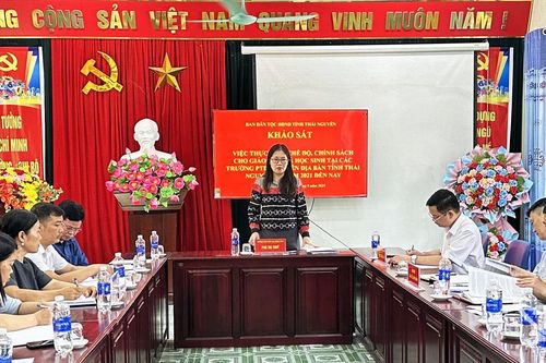 Thực hiện tốt các chế độ chính sách cho giáo viên, học sinh
