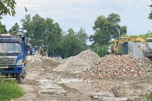 Bãi tập kết rác xây dựng tại kênh đào Nam sông Hương: Đề xuất di dời ra khỏi khu dân cư