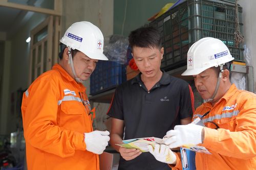Điện lực TP.HCM hướng dẫn sử dụng điện an toàn khi sạc xe điện